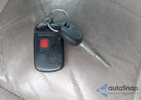 2004 Toyota Sequoia Sr5 V8 z USA, uszkodzony, nr VIN 5TDZT34A54S227612